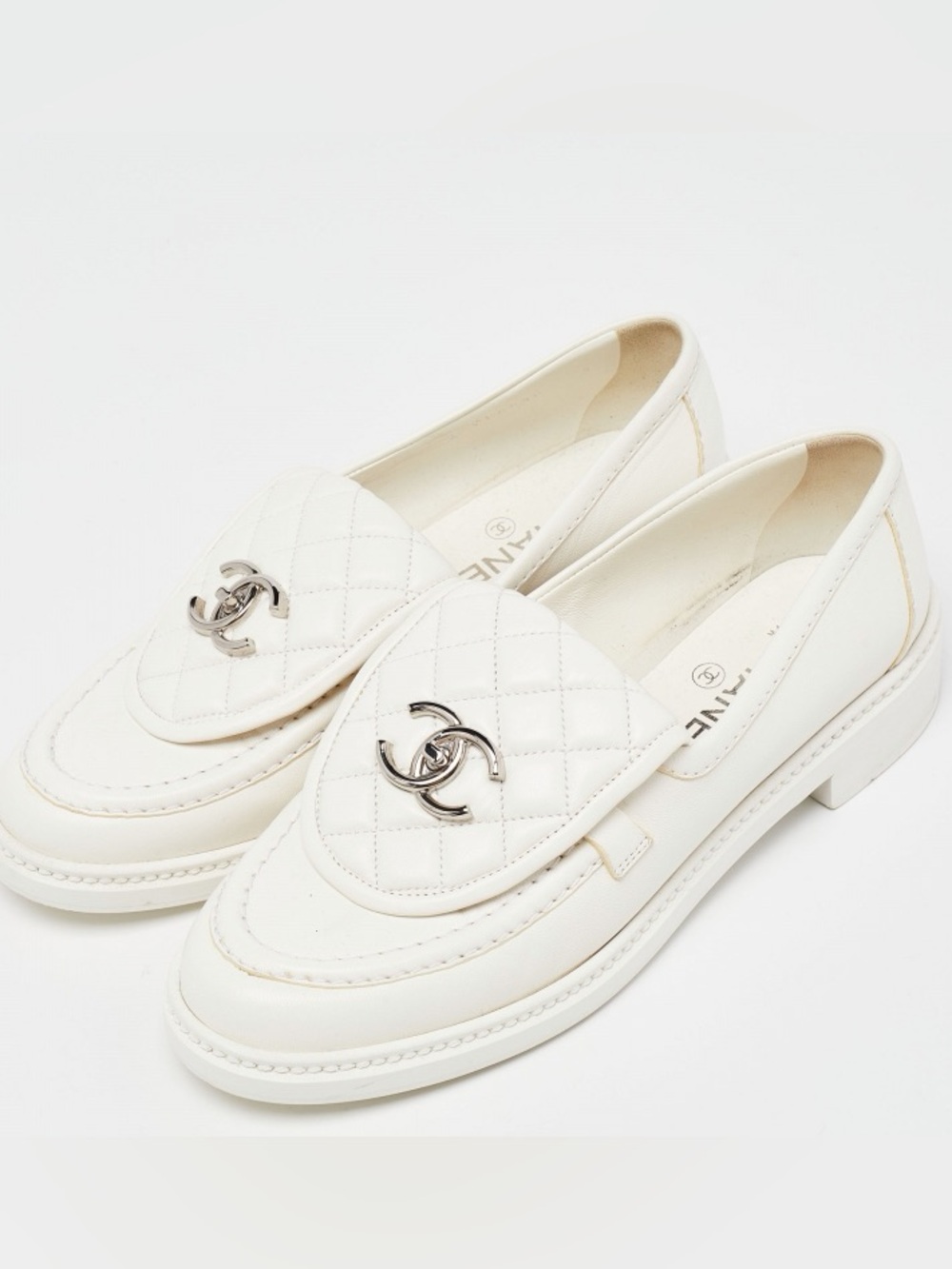 CHANEL White Quilted Leather CC Logo Loafers